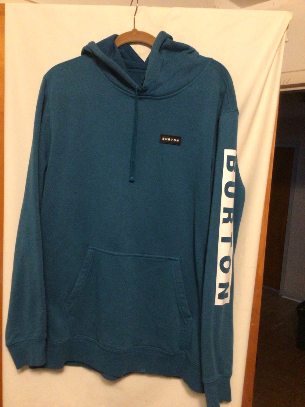 Burton sweatshirt with hoodie and spelt out on L arm SZ L